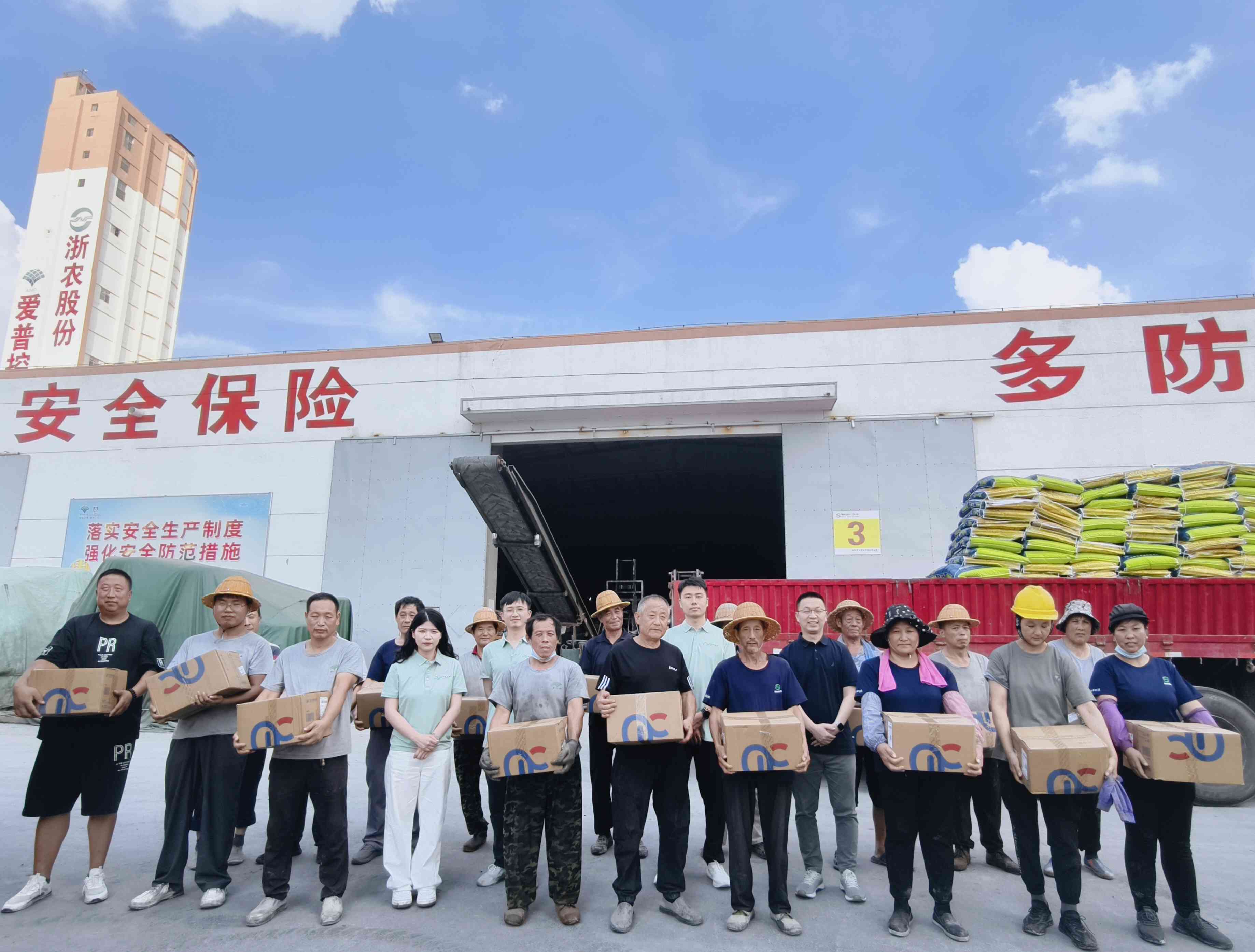 公司领导赴齐丰工厂高温慰问